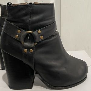 Jeffrey Campbell Vintage style boots, size 6